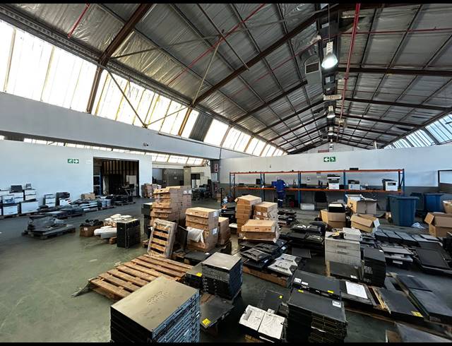 1,985M² WAREHOUSE TO LET IN KEW